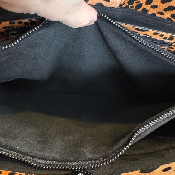 Betsey Johnson Cheetah Print Tote with Black Accents - Picture 6 of 10